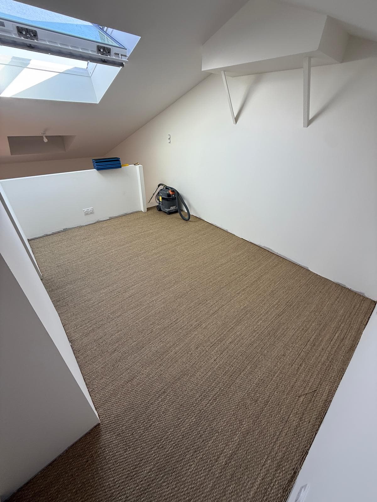 La mezzanine, sisal et velux